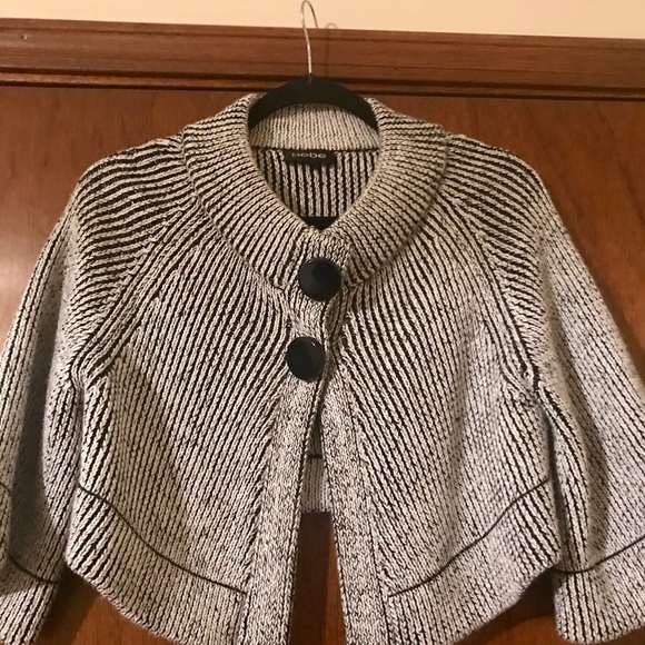 Bebe wool blend short sweater, Sz M - Picture 3 of 3